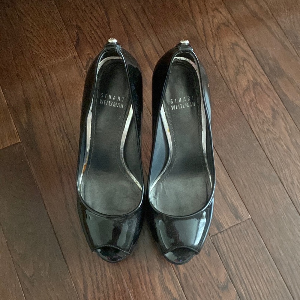 Stuart weitzman patent leather cutout accent pumps size 6 m